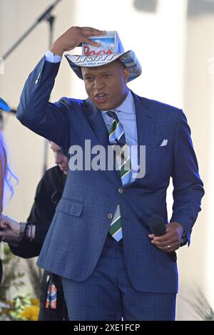 Craig Melvin su "Today" della NBC al Rockefeller Plaza il 25 giugno 2024 a New York. Foto Stock