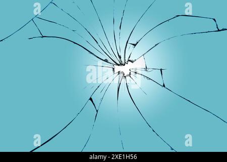 Elemento incrinato su finestra rotta, struttura per il design. Un foro al centro del vetro blu. Foto Stock