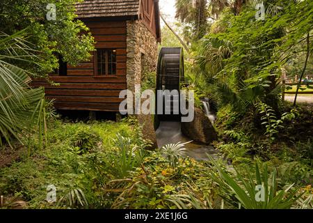 Vecchio mulino ad acqua nell'area ricreativa di Juniper Springs Foto Stock