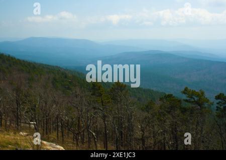 Le Ouachita Mountains in Oklahoma si vedono dalla Talimena Scenic Drive Foto Stock