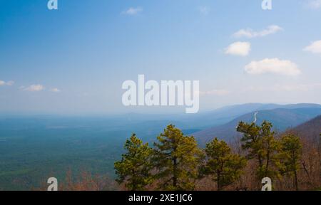 Le Ouachita Mountains in Oklahoma si vedono dalla Talimena Scenic Drive Foto Stock