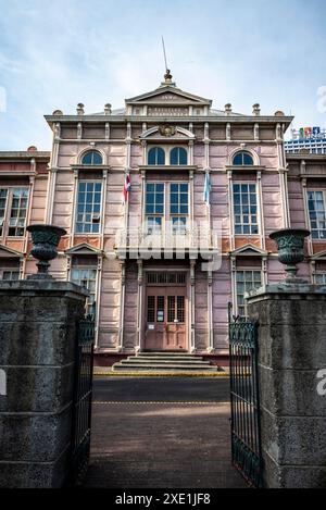 Edificio metallico, edificio Metálico Housing School Buenaventura Corrales, San Jose, Costa Rica Foto Stock