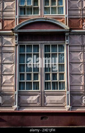 Edificio metallico, edificio Metálico Housing School Buenaventura Corrales, San Jose, Costa Rica Foto Stock