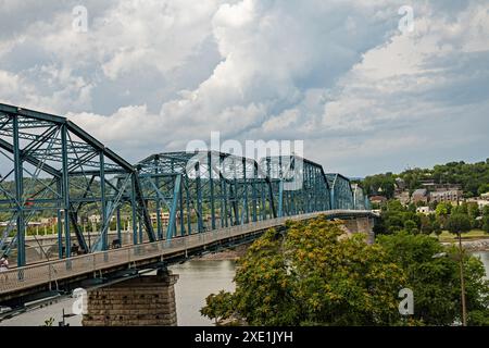 Vista sul ponte Walnut Street e sul fiume Tennessee a Chattanooga Foto Stock