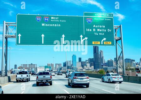 Guida attraverso la città di chicago, illinois, sull'autostrada Foto Stock