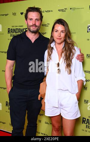 Londra, Regno Unito. 25 giugno 2024. Jamie Dornan e Amelia Warner partecipano alla prima mondiale di 'Kathleen Is Here' durante il 32° Raindance Film Festival, al cinema Curzon Soho. Il credito fotografico dovrebbe essere: Matt Crossick/Empics/Alamy Live News Foto Stock