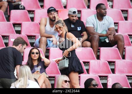 Aine May Kennedy, partner di Conor Gallagher di Englan, in tribuna davanti alla partita UEFA Euro 2024 del gruppo C allo Stadio di Colonia, in Germania. Data foto: Martedì 25 giugno 2024. Foto Stock