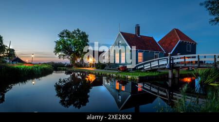 Caseificio vecchio, Zaanse Schans, comune di Zaanstad, Paesi Bassi. Riserva architettonica di Zaanse Foto Stock