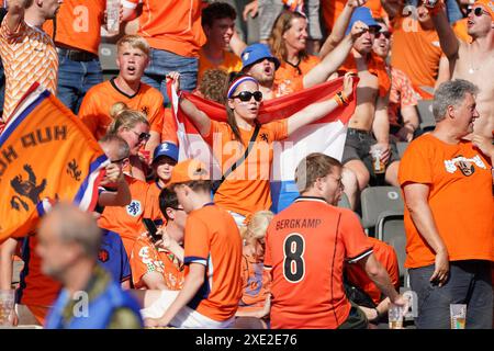BERLINO, GERMANIA - GIUGNO 25: Tifosi olandesi durante la partita UEFA EURO 2024 del gruppo D tra Paesi Bassi e Austria all'Olympiastadion il 25 giugno 2024 a Berlino, Germania. (Foto di Andre Weening/Orange Pictures) Foto Stock