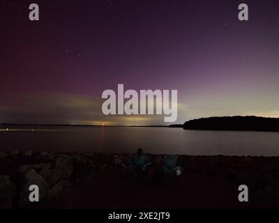 Aurora Borealis Northern Lights presso il lago Hillsdale a Paola, Kansas, negli Stati Uniti Midwest Foto Stock