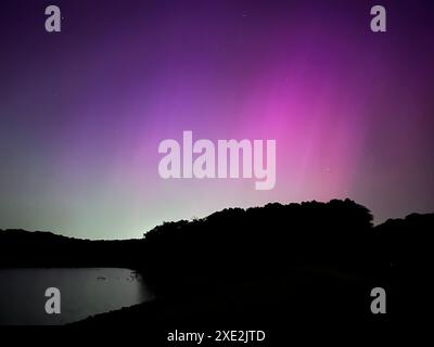 Aurora Borealis Northern Lights presso il lago Hillsdale a Paola, Kansas, negli Stati Uniti Midwest Foto Stock