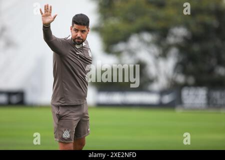 San Paolo, Brasile. 25 giugno 2024. SP - SAN PAOLO - 06/25/2024 - CORINTHIANS, ALLENAMENTO - CORINTHIANS allenatore Antonio Oliveira durante gli allenamenti allo stadio CT Joaquim grava. Foto: Reinaldo Campos/AGIF (foto di Reinaldo Campos/AGIF/Sipa USA) credito: SIPA USA/Alamy Live News Foto Stock