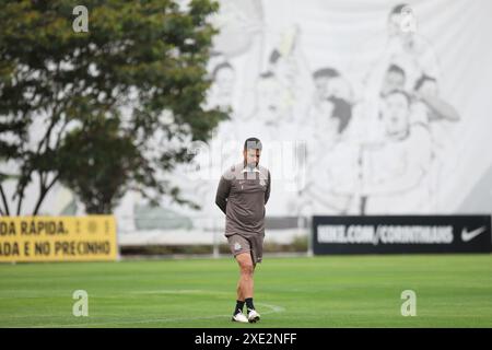 San Paolo, Brasile. 25 giugno 2024. SP - SAN PAOLO - 06/25/2024 - CORINTHIANS, ALLENAMENTO - CORINTHIANS allenatore Antonio Oliveira durante gli allenamenti allo stadio CT Joaquim grava. Foto: Reinaldo Campos/AGIF (foto di Reinaldo Campos/AGIF/Sipa USA) credito: SIPA USA/Alamy Live News Foto Stock