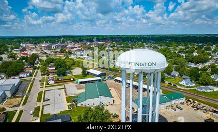 Veduta aerea della Huntington Water Tower e del centro dell'Indiana Foto Stock