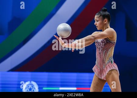 Sofia Raffaeli (ITA) vista durante le finali di Coppa del mondo DI ginnastica ritmica FIG 2024 all'Unipol Forum. Foto Stock