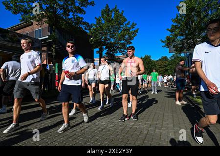 Colonia, Germania. 25 giugno 2024.tifosi inglesi durante la partita UEFA EURO 2024 del gruppo C tra Inghilterra e Slovenia allo stadio Rhein energie il 25 giugno 2024 a Colonia, Germania. ANP | Hollandse Hoogte | Gerrit van Keulen Foto Stock