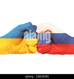 Bandiere a pugno Ucraina e Russia combattono la guerra Foto Stock