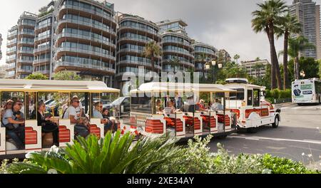 Monaco, Monte Carlo, 21 ottobre 2022: Famoso monumento della costa azzurra in piazza Casinò Monte Carlo nelle giornate di sole, molto lusso Foto Stock