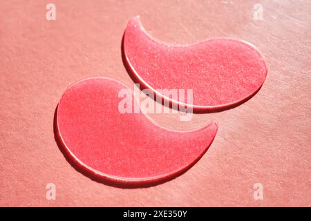 Cerotti ialuronici idratanti rosa per gli occhi. Foto Stock