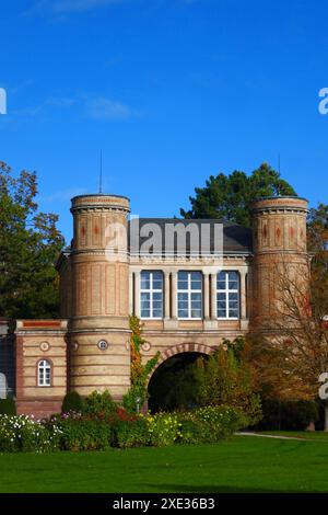 Portineria nel giardino del palazzo di Karlsruhe, Germania Foto Stock