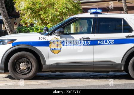 Un'auto della polizia di Honolulu sulla spiaggia di Waikiki, Hawaii. Foto Stock