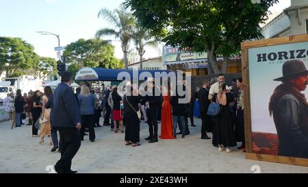 Los Angeles, California, USA 24 giugno 2024 la prima di Los Angeles di ÒHorizon: An American Saga - Chapter 1Ó al Regency Village Theatre il 24 giugno 2024 a Los Angeles, California, USA. Foto di Barry King/Alamy Stock Photo Foto Stock