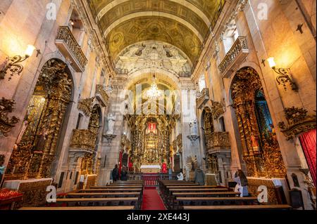 Porto, Portogallo - 7 febbraio 2023: Interno della Chiesa di Nossa Senhora do Carmo, XVIII secolo. Foto Stock