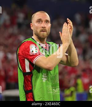 Monaco, Germania. 25 giugno 2024. Christian Eriksen di Danimarca riconosce gli spettatori dopo la partita di UEFA Euro 2024 del gruppo C tra Danimarca e Serbia a Monaco di Baviera, Germania, 25 giugno 2024. Crediti: Philippe Ruiz/Xinhua/Alamy Live News Foto Stock