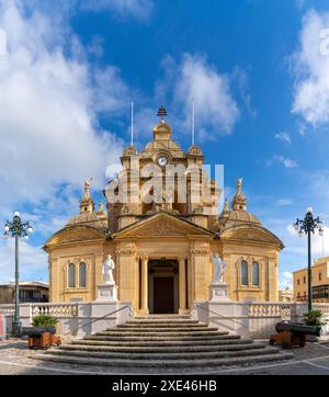 Vista della chiesa parrocchiale di Nadur sull'isola di Gozo a Malta Foto Stock