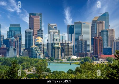 Calgary, Alberta, Canada. 10 giugno 2023. Vista dello skyline del centro di Calgary dal nord-ovest. Foto Stock