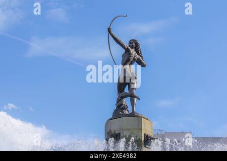 Città del Messico, Messico. 14 gennaio 2024. La Cacciatrice Diana Fountain Sculpture, una fontana monumentale di Diana situata nella rotonda Foto Stock