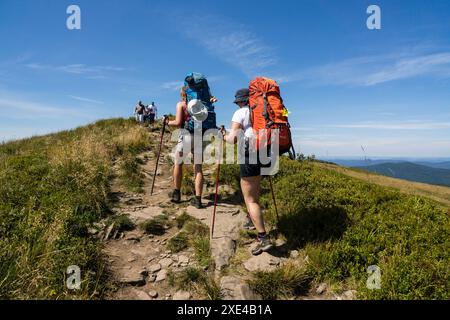 Escursionisti sulla cresta della polonina di Carynska Foto Stock