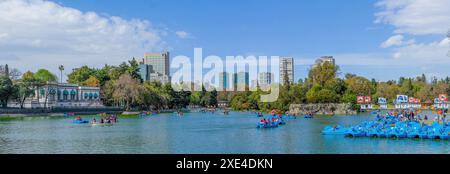 Città del Messico, Messico. 14 gennaio 2024. Vista panoramica sul lago Chapultepec, sul lago verso Polanco. Foto Stock