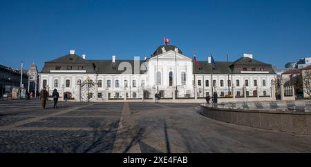 Bratislava, Slovacchia - 20 gennaio 2024: La residenza del Presidente della Slovacchia, il Palazzo Grassalkovich. Bratislava. Slo Foto Stock