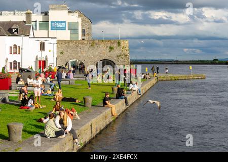 Museo della città di Galway e archi spagnoli Foto Stock