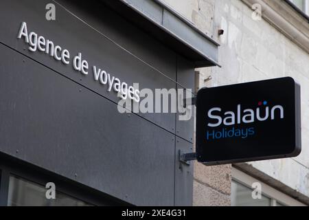 Bordeaux , Francia - 06 11 2024 : marchio del logo Salaun Holidays e cartello di testo per l'ingresso facciata frontale ufficio della catena di agenzie di viaggi Foto Stock