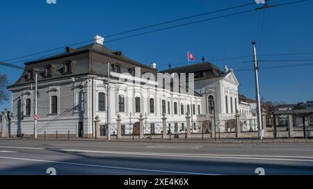 Bratislava, Slovacchia - 20 gennaio 2024: La residenza del Presidente della Slovacchia, il Palazzo Grassalkovich. Bratislava. Slo Foto Stock