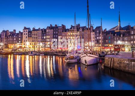 Geografia / viaggi, Francia, Normandia, porto di Honfleur in serata, ULTERIORI DIRITTI-CLEARANCE-INFO-NON-DISPONIBILI Foto Stock
