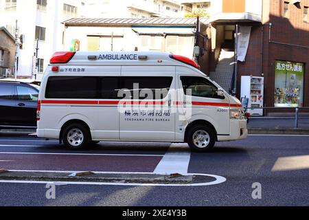 L'ambulanza viene spedita Foto Stock