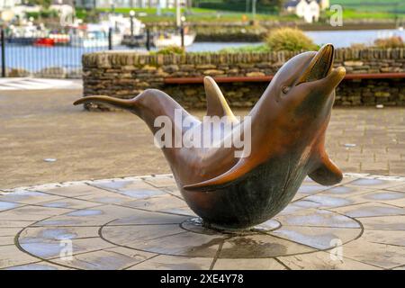 Statua di Fungie, la cittadina dei delfini sulla penisola di Dingle Foto Stock