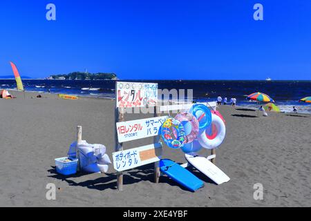 Attrezzatura per il noleggio della spiaggia di Tsujido nella prefettura di Kanagawa Foto Stock