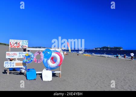 Attrezzatura per il noleggio della spiaggia di Tsujido nella prefettura di Kanagawa Foto Stock