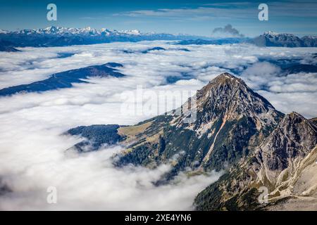 Geografia / viaggi, Austria, vista da Hoher Dachstein verso le montagne di Raucheck e Schladming, ULTERIORI DIRITTI-AUTORIZZAZIONE-INFO-NON-DISPONIBILI Foto Stock