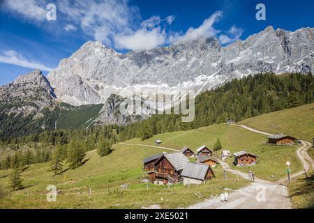 Geografia / viaggi, Austria, Neustattalm di fronte al muro sud di Dachstein, ULTERIORI DIRITTI-CLEARANCE-INFO-NON-DISPONIBILI Foto Stock