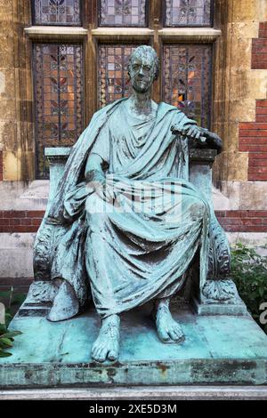 La statua dell'onorevole William Pitt al Pembroke College. Cambridge. Regno Unito Foto Stock