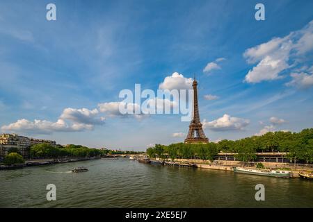 Parigi Francia, skyline della città presso la Torre Eiffel e la Senna Foto Stock