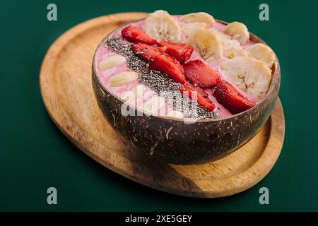 Recipiente per frullati di fragole con semi di chia Foto Stock