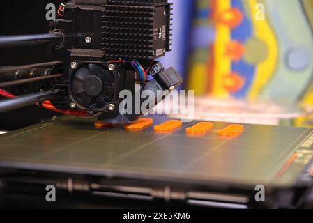 Stampante 3D - lavorazione plastica con stampa 3D. Foto Stock