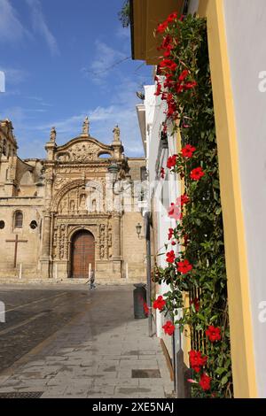 Puerto de Santa Maria, Cadice, Andalusia, Spagna - 23 ottobre 2023: La Chiesa del Priorato a Puerto de Santa Maria in una giornata di sole Foto Stock