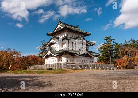 Vista grandangolare del castello di Samurai in autunno, Hirosaki, Honshu, Giappone, Asia Copyright: CasparxSchlageter 1372-428 Foto Stock